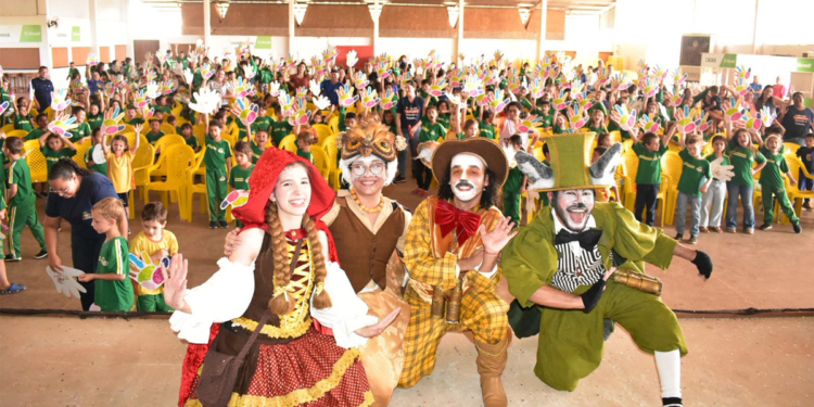 Programa Cooperar para Crescer amplia acesso de 1,5 mil crianças do estado à cultura com peça de teatro 1 Programa Cooperar para Crescer amplia acesso de 1,5 mil crianças do estado à cultura com peça de teatro
