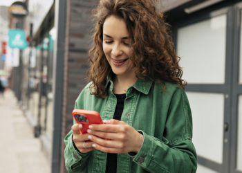 Sicredi lança canal no WhatsApp para apresentar análises econômicas e de investimentos