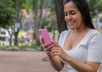 Sicoob aposta no TikTok para ampliar educação financeira entre jovens adultos 