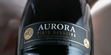 Um dos prêmios do semestre foi para o espumante Aurora Extra Brut DO Altos deo Pinto Bandeira, no Decanter World Wine Awards      
Crédito: Eduardo Benini