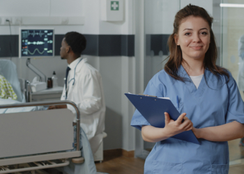Cooperativas de saúde atendem 37,2% dos beneficiários de planos médicos e apresentam risco financeiro 4,8 pontos menor 3 Cooperativas de saúde atendem 37,2% dos beneficiários de planos médicos e apresentam risco financeiro 4,8 pontos menor