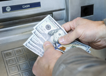 Dólar cai a R$ 5,08 e atinge menor valor em um mês