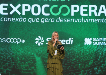 A jornalista Carla Fachim foi a host da Arena ExpoCoopera, no Sapiranga Summit 2026
