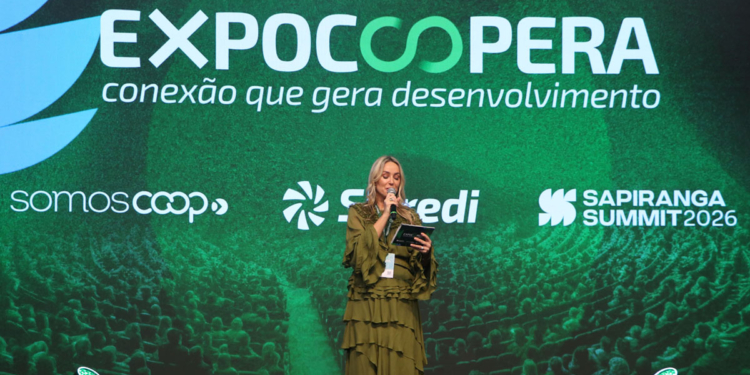 A jornalista Carla Fachim foi a host da Arena ExpoCoopera, no Sapiranga Summit 2026