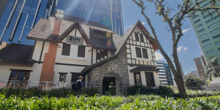 Casarão abriga investimentos e história em Curitiba