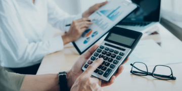 Busca das empresas por crédito cresceu 11,2% no acumulado de 12 meses até agosto, aponta Serasa