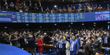 Senado aprova fim da escala 6x1 com jornada de 40 horas semanais 8 Senado aprova fim da escala 6x1 com jornada de 40 horas semanais