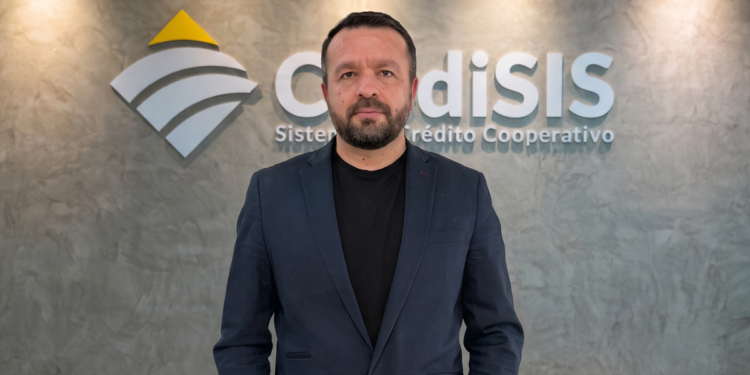 A segurança digital começa muito antes do clique - Adailtom Alves da Silva é Diretor de Tecnologia do Sistema CrediSIS 1 Adailtom Alves da Silva é Diretor de Tecnologia do Sistema CrediSIS